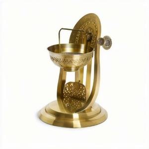 Juego de quemador de incienso de madera pequeño de la mejor calidad con quemador Bakhoor hecho a mano de hierro para uso terapéutico a la venta - Product Image 3