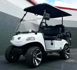 Voiture de golf électrique neuve 2024 Ev-olutions Classic 4 Pro, scellée en usine, 4 places, véhicule utilitaire, matériau aluminium, batterie Li-Ion - Product Image 1