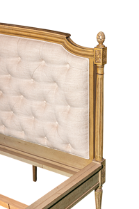 Lit coréen néoclassique de luxe Sanare en bois massif d'acacia avec tête de lit rembourrée - Product Image 4