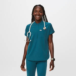 Uniformes de enfermera de alta calidad para hospitales médicos, uniformes de cuello simulado con dos bolsillos delanteros tejidos personalizados - Product Image 4