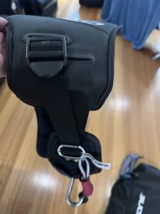 Kit de kitesurf Ozone neuf (planche Infinity, kite Zephyr 17m et Enduro 12m - comme neuf) - Product Image 4