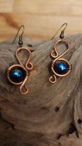 Hermosos pendientes de cobre hechos a mano con esmalte antiguo adecuados para eventos culturales, regalos y estilo étnico - Product Image 6