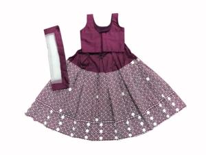 Shoryam Moda Infantil, Pattu Pavadai Tradicional Satani, Completamente Cosido, para Niñas, Morado y Blanco, Patrón Geométrico, Largo hasta el Suelo - Product Image 4