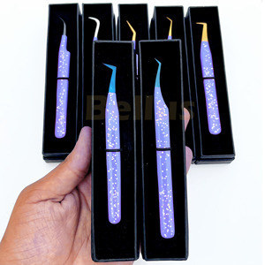 Pinzas de pestañas de precisión personalizables con puntas de fibra fina Aplicación de volumen Estilos puntiagudos curvos para uso de extensión de pestañas - Product Image 1