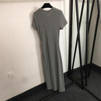 Collection d'été – Robe plissée mi-longue en coton coupe trapèze haut de gamme avec logo, ajustement régulier, manches courtes, couleur unie, boutonnée, éco-responsable