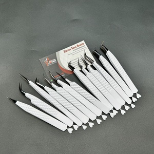 Pinzas de extensión de pestañas de acero inoxidable en blanco y negro con logotipo personalizado, pinzas de pestañas de corazón con punta de fibra sostenible probadas a mano - Product Image 2