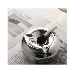 Cenicero de Metal Resistente con Acabado Elegante Diseñado para Fumar Cómodamente en Interiores y Exteriores - Product Image 6