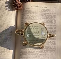 Loupe à livre en laiton vintage, style antique avec base élégante, décoration d'intérieur, accessoire de bureau