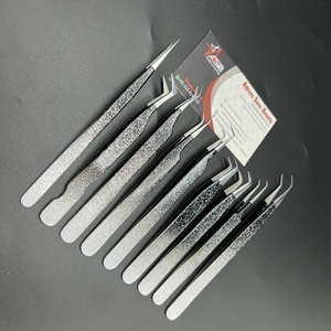 Pinzas profesionales de Extensión de pestañas con purpurina en blanco y negro Ombre de dos tonos Diseño puntiagudo de fibra de acero inoxidable sostenible - Product Image 5