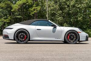 Porsche 911 Carrera 4 GTS Cabriolet 2025 Essence Faible Kilométrage - Product Image 2