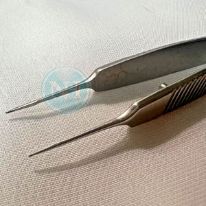 Pinzas Microcorneales de Acero Inoxidable con Dientes 1x2 para Cirugía Oftálmica - Product Image 3
