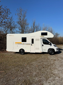 Autocaravana de Lujo de Calidad 4X4, Mini Caravana, Remolque RV para 4-6 Personas, 15 pies, Todoterreno de Lujo con Ducha, Inodoro, Cocina y Dos Dormitorios - Product Image 2