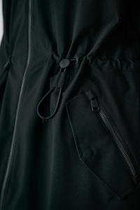 Chaqueta cortavientos ligera Indemand para mujer, elegante chaqueta transpirable a prueba de agua y viento para exteriores con logotipo personalizado - Product Image 5