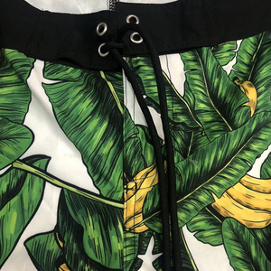 Short de plage pour hommes imprimé hawaïen de vacances personnalisé planche de surf maillot de bain pour hommes fabriqué au Pakistan USA fournisseur - Product Image 2