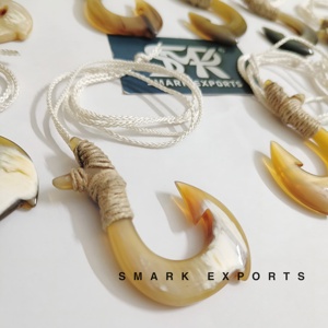 Collier pendentif hameçon en corne de buffle véritable cordon réglable de style maori fait à la main naturel pour hommes et femmes - Product Image 6