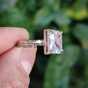 Anillo de Plata de Ley 925 Hecho a Mano para Mujer, con Circonita Cúbica de Corte Esmeralda y Circonita Cúbica de Corte Princesa, Anillo de Plata con Circonita Cúbica, Regalo para Ella - Product Image 4