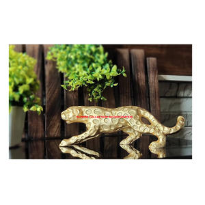 Esfera de diseño personalizado de lujo, escultura chapada en oro con base blanca en gran oferta para decoración de mesa - Product Image 5