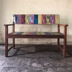 Banc de jardin en bois recyclé artisanal, assise de patio en bois vieilli, mobilier d'extérieur rustique pour cour et balcon - Product Image 1