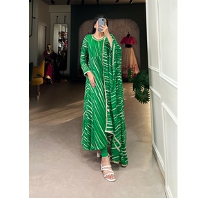 Robe traditionnelle Leheriya Anarkali aux couleurs vives avec une superbe broderie en georgette pour l'exportation mondiale depuis l'Inde - Product Image 1