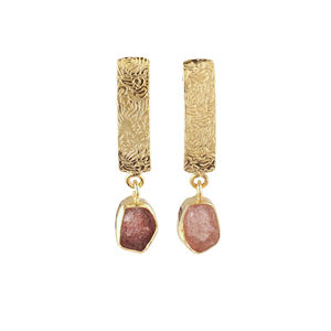 ต่างหูห้อยทรงหยดน้ำประดับด้วยเชอร์รี่ควอตซ์ธรรมชาติ ดีไซน์หรูหราสำหรับผู้หญิง ตัวเรือนทองเหลืองชุบทอง 18k  งานดีไซน์เนอร์ - Product Image 1