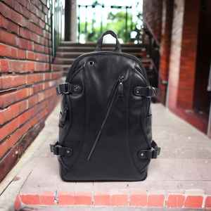 Sac à dos en cuir rustique avec pochette pour ordinateur portable et poches utilitaires polyvalentes - Product Image 1