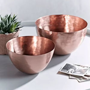 Tazón grande de cobre con acabado perfecto para mezclar ensaladas, verduras, pasta y comidas frescas y saludables a diario - Product Image 1