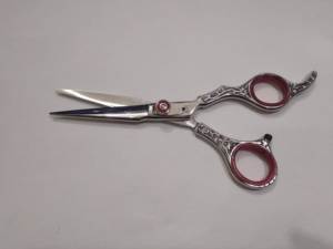 6.5 "นิ้วกรรไกรช่างตัดผมขายดีสีดำมืออาชีพชุดมีดโกนโลโก้ออกแบบได้ตามต้องการ - Product Image 2