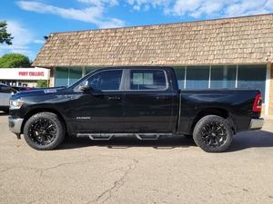 2023 Ram 1500 Laramie Crew CAB 4WD รถกระบะมือสองหนังสีเข้มกระปุกเกียร์อัตโนมัติด้านหลังกล้อง R17ยางอลูมิเนียมอัลลอยด์ - Product Image 3