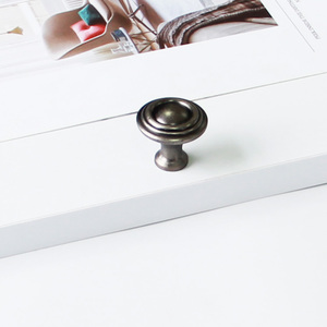 Elegantes manijas y perillas de aleación de zinc vintage. Tiradores de cajón redondos clásicos para cocina, baño, armario, oficina en casa y comedor - Product Image 6