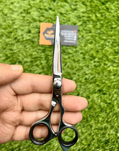 Venta al por mayor profesional de 5,75 pulgadas para diestros de acero inoxidable 440C tijeras de peluquero para cortar el pelo suministros de salón - Product Image 3