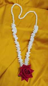 Rose Pearl Wedding Welcome Mala Swaagat Mala pour Shaadi Milni et tenue de mariage comprenant des styles punjabi. - Product Image 4