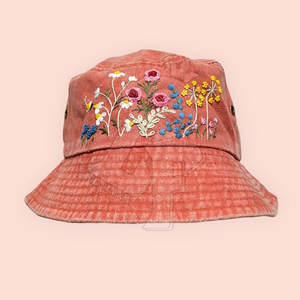 หมวกทรงถังปักลายคุณภาพสูงผสมผสานการออกแบบที่ไร้กาลเวลาและความสบายที่ทันสมัยสำหรับการออกไปข้างนอกทั้งหมดของคุณ - Product Image 3