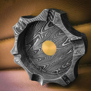 Cenicero de Acero de Damasco de Lujo, Cenicero de Metal Sólido Hecho a Mano, Patrón Único, Accesorio para Fumar, Regalo para Coleccionistas y Decoración - Product Image 2