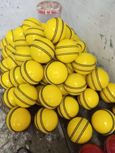 Pelotas de críquet de punto de mano de cuero de uso profesional de alta calidad mejor venta para adultos pelota dura precio saludable de Pakistán - Product Image 3