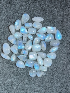 Pierre de lune arc-en-ciel de haute qualité pierre précieuse en vrac taille de qualité supérieure pierre de lune arc-en-ciel naturelle prix d'usine en gros - Product Image 6