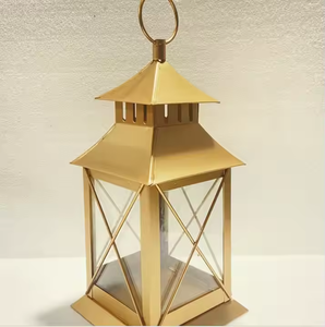 Linterna recubierta de polvo de oro de hierro Decoración de jardín moderna para el hogar y el camping Candelabros de metal por decor IMPEX - Product Image 1