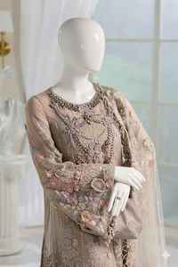 Robe formelle pakistanaise brodée à la main, tenue de luxe pour femmes, prête à être expédiée, cadeau parfait pour elle - Product Image 4