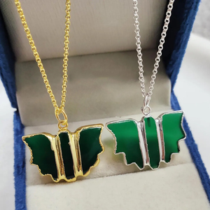 Collar con colgante de animal murciélago electrochapado en oro de ónix verde, collar electrochapado en oro de 14K, joyería de latón al por mayor - Product Image 1
