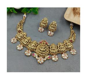 ชุดสร้อยคอพร้อมต่างหูชุบทองคุณภาพสูง ดีไซน์สวยงามแบบราชวัฒนะ สำหรับผู้หญิง สวมใส่ในงานแต่งงานแบบดั้งเดิม หรืองานหมั้น - Product Image 1
