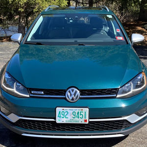 Volkswagen Golf Alltrack SEL 2019 d'occasion, 4 cylindres turbocompressés, transmission intégrale, couleur vert métallisé Great Falls, quelques modifications - Product Image 1