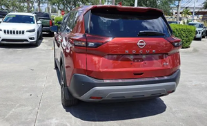 Livraison rapide pour véhicule d'occasion 2023 Nissan Rogue SV SUV LHD en bon état - Product Image 2