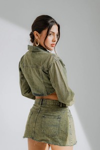 Veste en jean décontractée personnalisée fabriquée en usine veste en jean 100% coton délavé pour femmes de qualité supérieure - Product Image 5