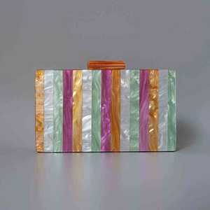 Sac à main en résine époxy fabriqué à la main pochette basse quantité minimale de commande pochette en résine faite à la main de qualité supérieure pour les femmes filles et utilisation nuptiale pochette fête - Product Image 6