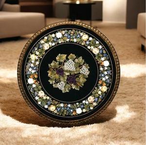 Table basse ronde en marbre noir avec incrustations de pierres semi-précieuses, design moderne, fabrication artisanale - Product Image 1