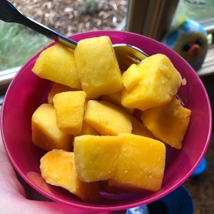 Cubes de mangue demi-coupés IQF emballés sous vide conservés Mangue biologique en tranches surgelée de qualité supérieure avec douceur naturelle - Product Image 2