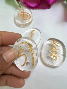 ชุดหินควอตซ์ใสสลักสัญลักษณ์เรกิ 4 ชิ้น รูปทรงวงรี พร้อมกล่องไม้ - Product Image 3