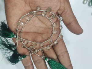 Perles de haute qualité EMINENT JEWEL en améthyste verte naturelle, forme poire, facettées, 6x10mm, perles graduées, brin de 8 pouces de long - Product Image 3