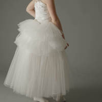Nancy Robe de mariage sans manches pour filles Tissu taffetas perlé à la main Paillettes scintillantes Conception dos nu Fourniture ODM pour enfants