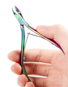 Outils de manucure avec logo personnalisé en gros Pince à cuticules durable avec poignée antidérapante Jeu d'instruments manuels avec pinces à ongles - Product Image 5