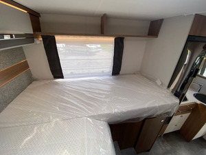 <span class=keywords><strong>Camping</strong></span>-<span class=keywords><strong>car</strong></span> de luxe T 6717 EB tendance 2022, idéal <span class=keywords><strong>pour</strong></span> le <span class=keywords><strong>camping</strong></span>, norme Euro 5, capacité 4-6 personnes, <span class=keywords><strong>four</strong></span> à micro-ondes inclus - Product Image 3